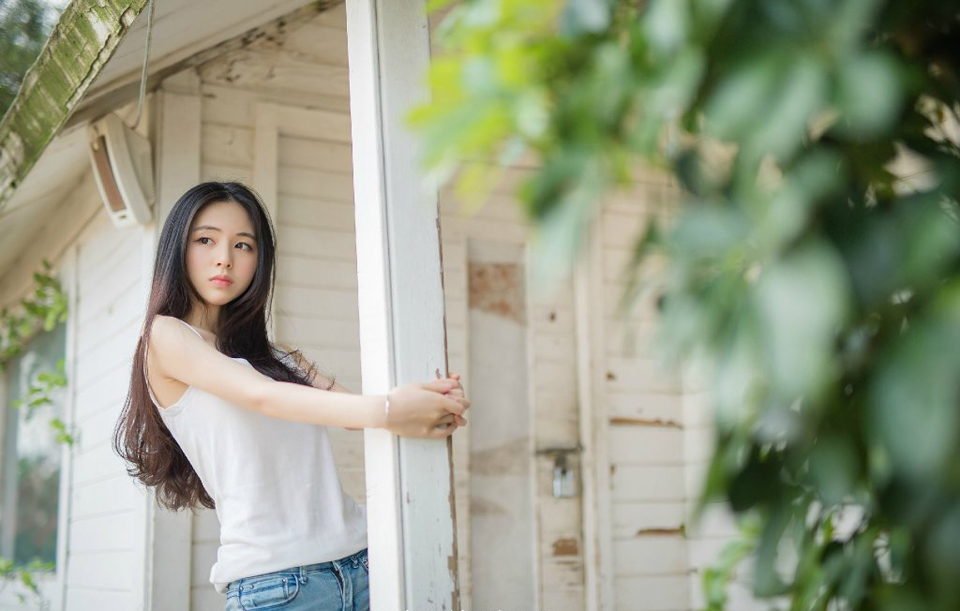 “将军别误会，套近乎？你还没这个资格！”庞统摇了摇头，不屑的瞥了刘璝一眼，丝毫没有身为阶下囚的资格。
